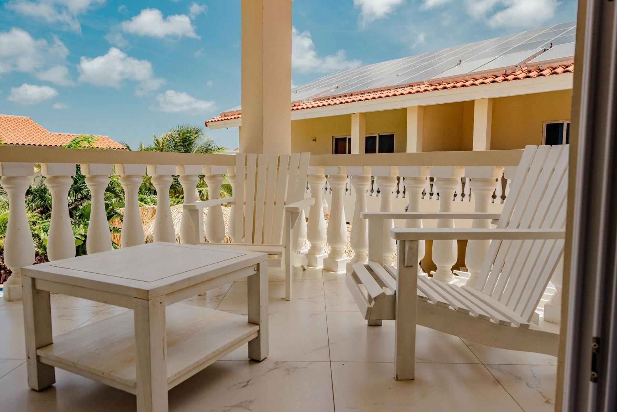 Elegant 2-Bedroom Apartment 2 Km From Eagle Beach Παλμ Μπιτς Εξωτερικό φωτογραφία