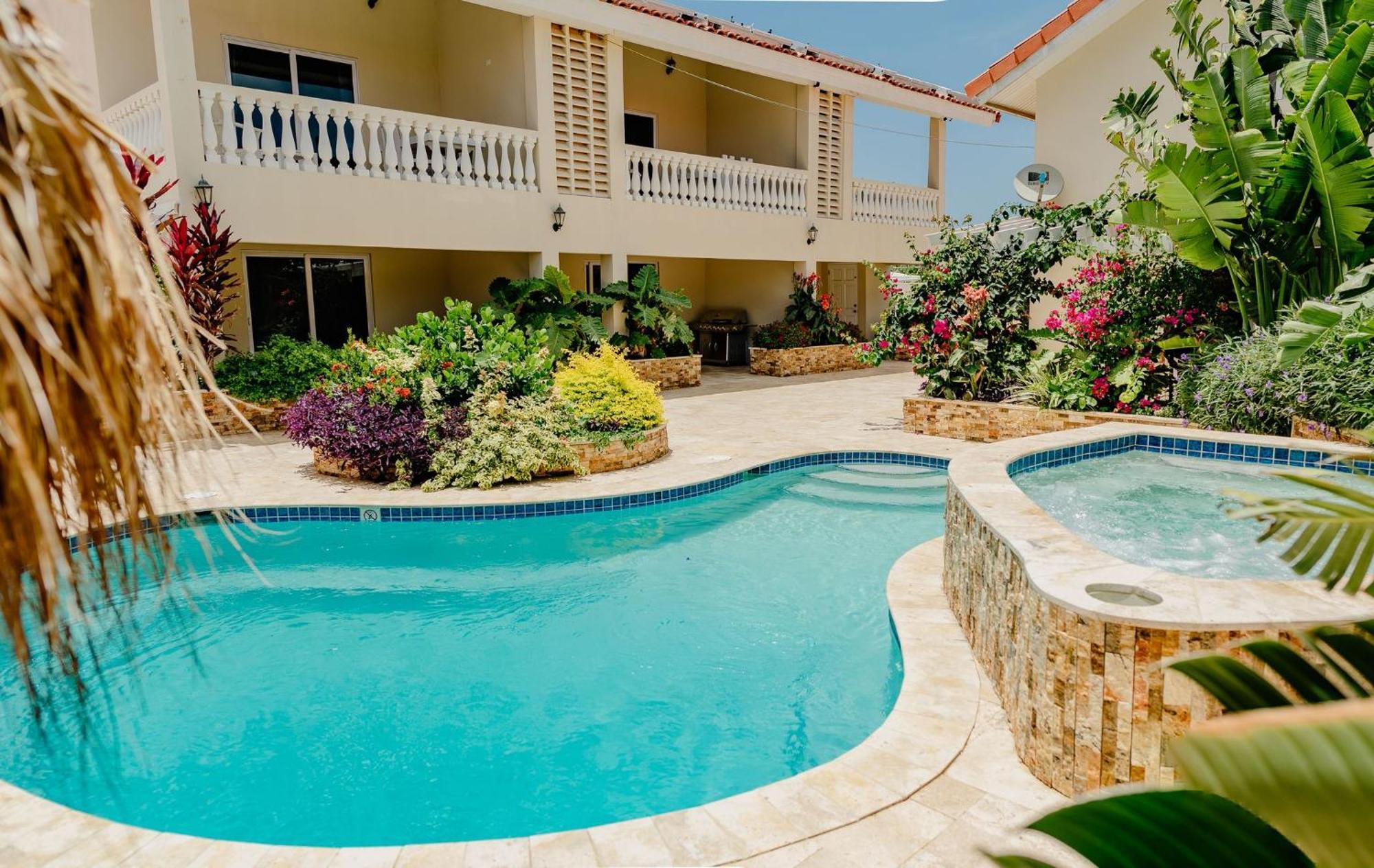 Elegant 2-Bedroom Apartment 2 Km From Eagle Beach Παλμ Μπιτς Εξωτερικό φωτογραφία