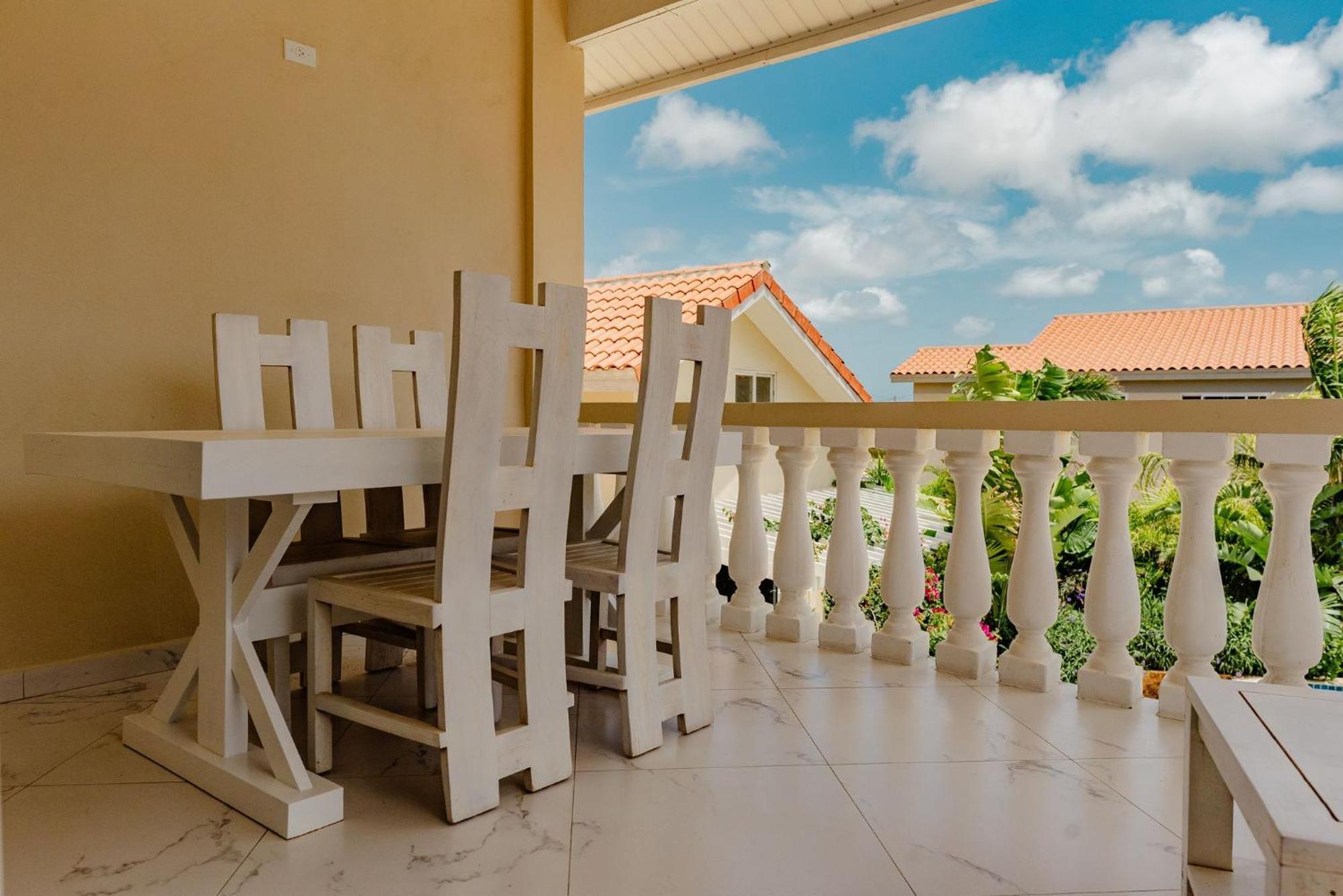 Elegant 2-Bedroom Apartment 2 Km From Eagle Beach Παλμ Μπιτς Εξωτερικό φωτογραφία